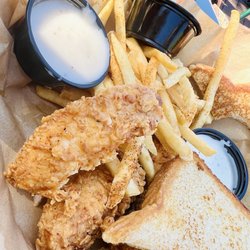 Cedar Creek - Chicken tenders with fries