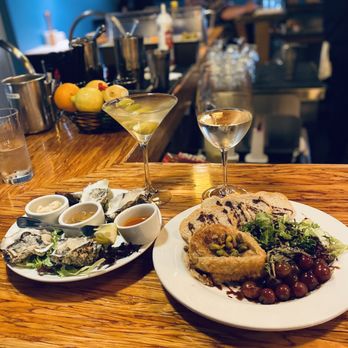 Kinley's Restaurant & Bar - Fresh Oysters & brie appetizer - New American Near Me - Anchorage, Alaska Kinley's Restaurant & Bar - Fresh Oysters & brie appetizer - New American Near Me - Anchorage, Alaska