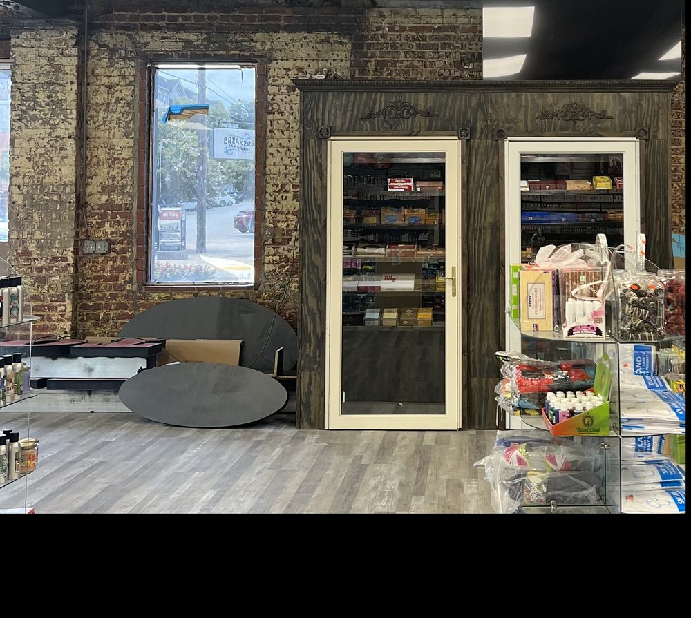 SMOKERS TOWN Updated September 2024 12 Photos 800 Harden St