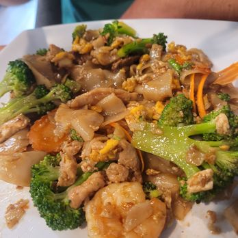 B & K Asian Kitchen - Thai Near Me - Fresno, California