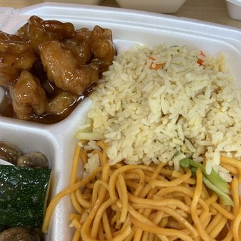 Chinese Gourmet - Combo 2 half and half with orange chicken and mushroom and chicken. - Chinese Near Me - Signal Hill, California