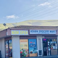 Asaan Grocery Mart - Outside