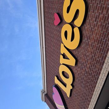 Love's Travel Stop - Gas Stations Near Me - Hazen, Arkansas