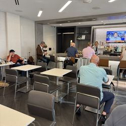 Concourse B - Charlotte Douglas International Airport - Inside Bar Area