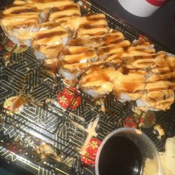 Philly Roll, no scallions, "make it wet" with spicy mayo, and ell sauce