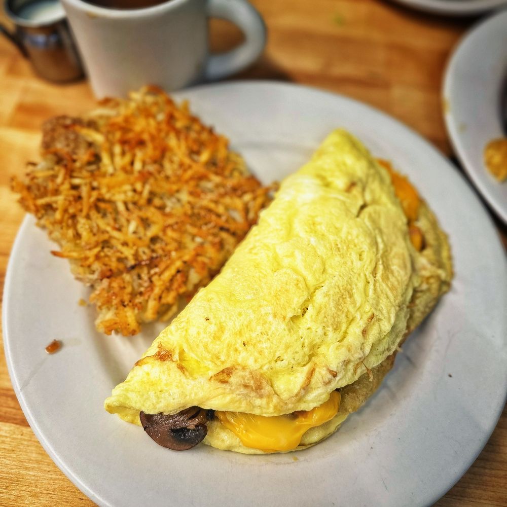 Matt's Big Breakfast Gilbert - Omelette with hash brown - Breakfast & Brunch Near Me - Gilbert, Arizona Matt's Big Breakfast Gilbert - Omelette with hash brown - Breakfast & Brunch Near Me - Gilbert, Arizona