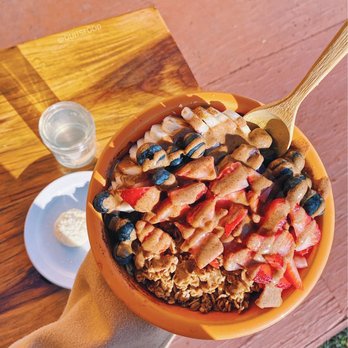 Carioca Bowls - Copacabana Specialty Blend (ig: @ouitsfood) - Acai Bowls Near Me - Portland, Oregon Carioca Bowls - Copacabana Specialty Blend (ig: @ouitsfood) - Acai Bowls Near Me - Portland, Oregon