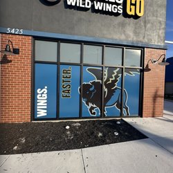 Buffalo Wild Wings 'GO' - Front side of the building