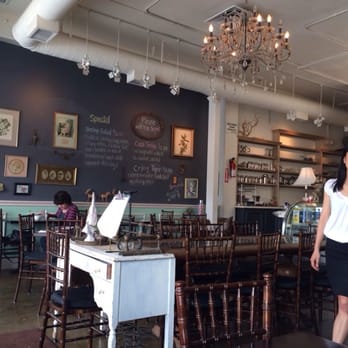 Daisy Mint - Cute interior! - Thai Near Me - Pasadena, California