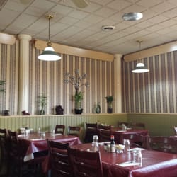 Lucky Garden - The 1980s called.   They want their décor back.