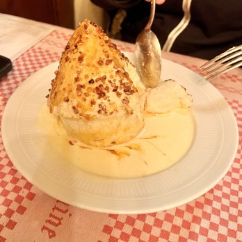 La Fontaine de Mars - "Floating Island" aka Isle Flottante with Creme Anglaise. - French Near Me - Paris, 75 La Fontaine de Mars - "Floating Island" aka Isle Flottante with Creme Anglaise. - French Near Me - Paris, 75