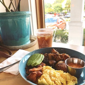 Drift Coffee & Kitchen  - Crispy Potato Brekkie and Iced Chai - Coffee & Tea Near Me - Wilmington, North Carolina