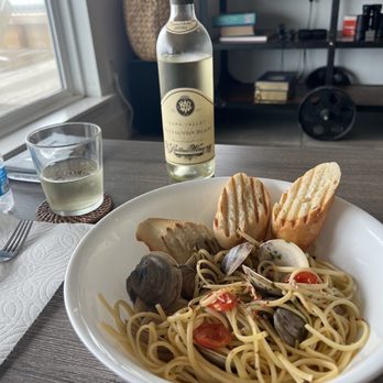 Buona Italia Caffe - Linguine with White Clam Sauce - Italian Near Me - Pacifica, California