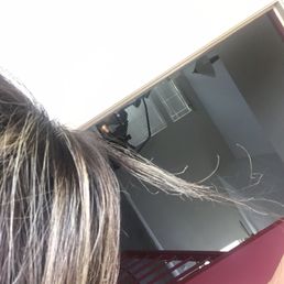Damage she  the rest of the hair when she was pulling the foil off she burned my hair this is the top of my hair
