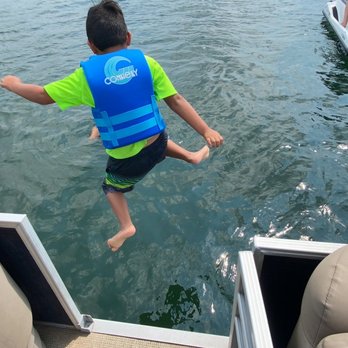 Liquid Thrillz Boat Rentals - Jumping in for a swim - Boating Near Me - Point Venture, Texas
