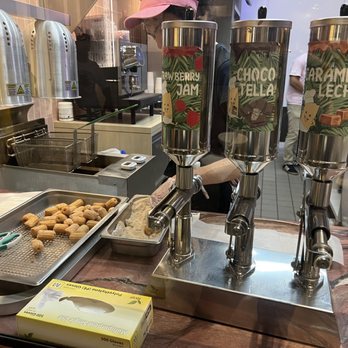 Churriño Gourmet Dessert - Filling machines - Desserts Near Me - Costa Mesa, California Churriño Gourmet Dessert - Filling machines - Desserts Near Me - Costa Mesa, California