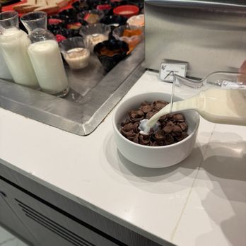 Salón VIP Pacific - Cereals - Airport Lounges Near Me - Santiago, RM