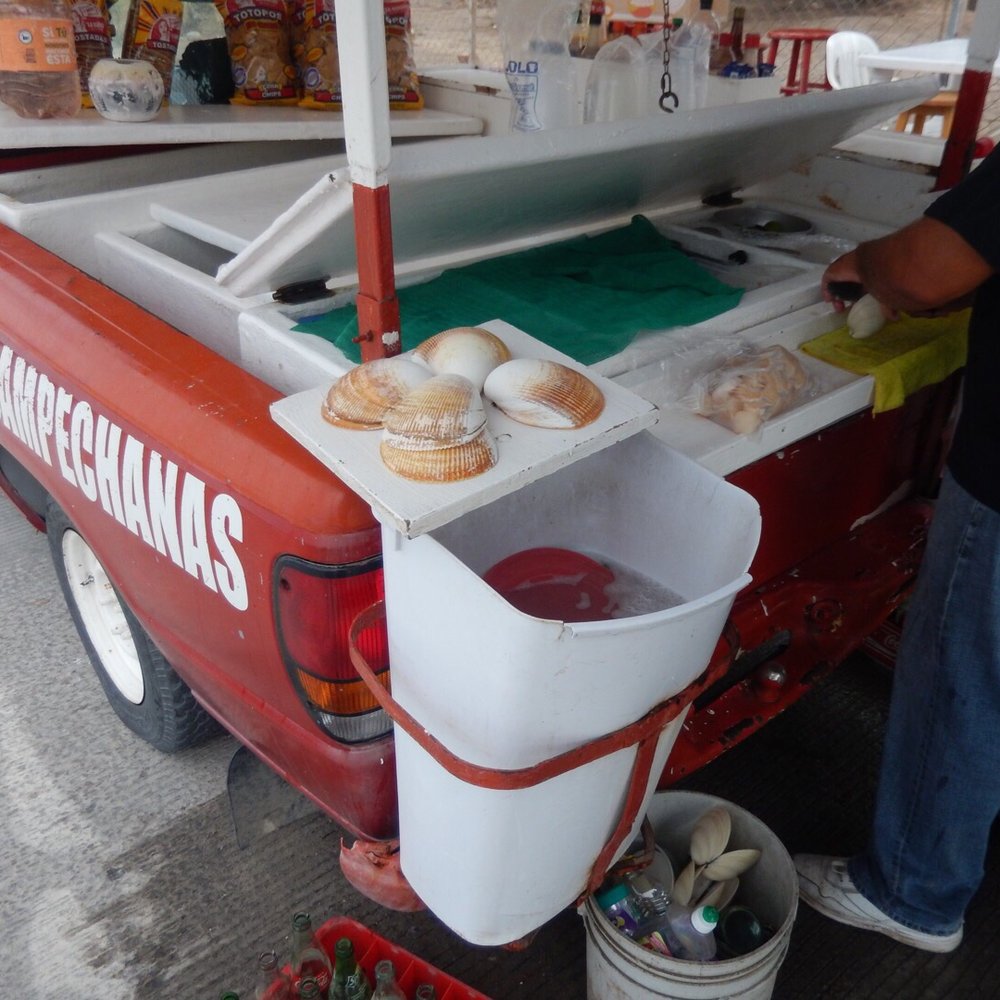 Mariscos El Doctor - El Campeon preparing my campechana - Food Trucks Near Me - El Puerto, SON Mariscos El Doctor - El Campeon preparing my campechana - Food Trucks Near Me - El Puerto, SON