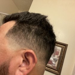 Iconz Barber & Style - The top is uneven.