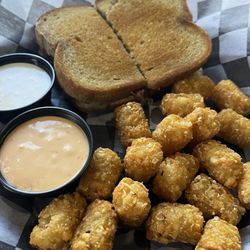 Henry Hudson's Pub - Reuben with tots. Pass...