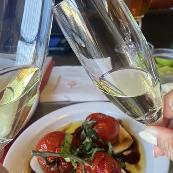 Ollie's Brick Oven Pizza - Start with Caprese salad and a bottle of bubbles - Pizza Near Me - Rosarito, BCN Ollie's Brick Oven Pizza - Start with Caprese salad and a bottle of bubbles - Pizza Near Me - Rosarito, BCN