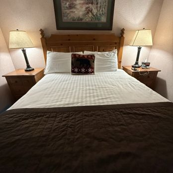 Lagonita Lodge - Where the magic happens - Hotels Near Me - Big Bear Lake, California