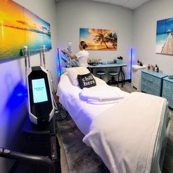 Chill Out Body lounge - Our latest Chill Tone machine is the coolest!  Helps relieve chronic pain or give your muscles that jump start they need while freezing fat!