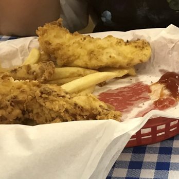 Moosehead Cafe - Giant chicken strips that are hand battered. - Antiques Near Me - Crockett, Texas