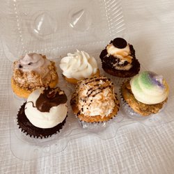 OMG Cupcake Factory - Blackberry cobbler, wedding cake, Oreo Carmel, chocolate turtle, Samoa, king cake