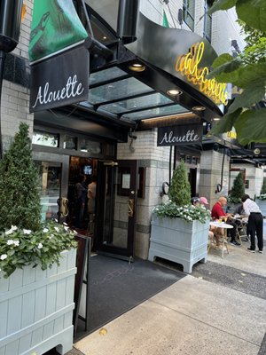 Alouette Bistro by null