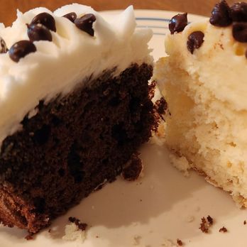 Moneta Moments - yummy cupcakes - Desserts Near Me - Windsor, Connecticut