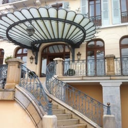 Le Palace De Menthon - Entrée sinon il y a un ascenseur !