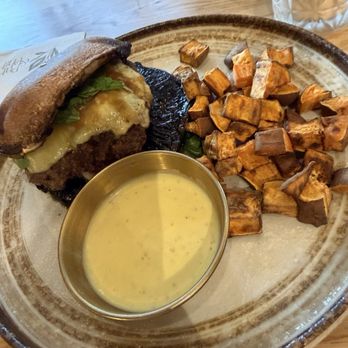 Pat&Phil - Pat and Phil burger with portobello buns - Comfort Food Near Me - Doral, Florida Pat&Phil - Pat and Phil burger with portobello buns - Comfort Food Near Me - Doral, Florida
