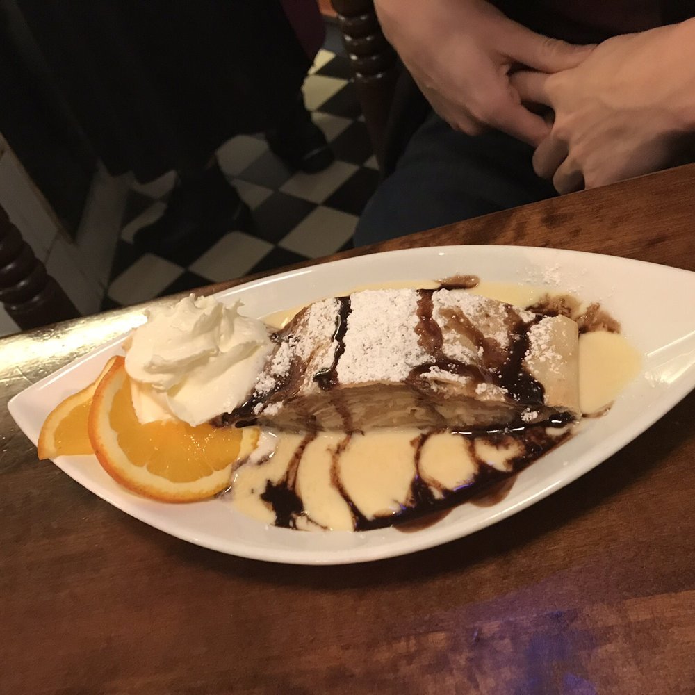 Alte Küch'n & Im Keller - Apple strudel with cream - International Near Me - Nuremberg, BY Alte Küch'n & Im Keller - Apple strudel with cream - International Near Me - Nuremberg, BY