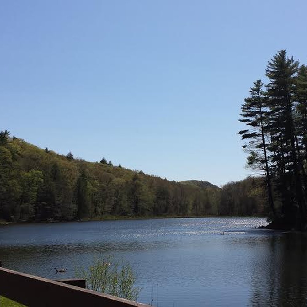 Mount Tom State Reservation - Amazing water with a beach - Hiking Near Me - Holyoke, Massachusetts Mount Tom State Reservation - Amazing water with a beach - Hiking Near Me - Holyoke, Massachusetts