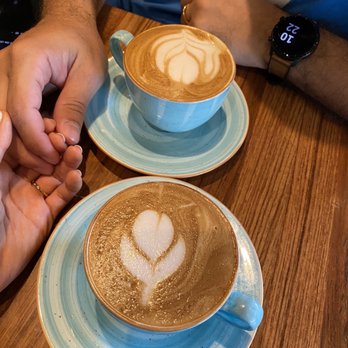 Luka Restaurant - Doble macchiato mediano y cappuccino mediano con leche de Almendras. - Latin American Near Me - Doral, Florida Luka Restaurant - Doble macchiato mediano y cappuccino mediano con leche de Almendras. - Latin American Near Me - Doral, Florida