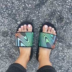 The Lady Nails - Gel Pedicure - OPI Funny Bunny