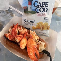 Lobster Roll (Connecticut Style)