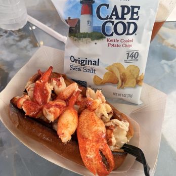 Travelin Lobster - Lobster Roll (Connecticut Style) - Seafood Near Me - Bar Harbor, Maine