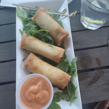 Leaf Bar & Lounge - Burger rolls - Lounges Near Me - Flushing, New York