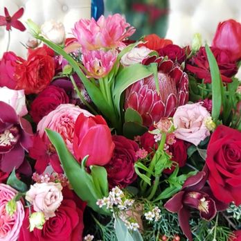 munera de terra - Floral Centerpiece - Florists Near Me - Ambler, Pennsylvania munera de terra - Floral Centerpiece - Florists Near Me - Ambler, Pennsylvania