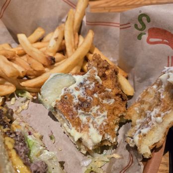 Chili's - Crispy chicken sandwich - American Near Me - Aurora, Colorado Chili's - Crispy chicken sandwich - American Near Me - Aurora, Colorado