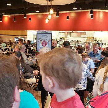 Newk's Eatery - Soft opening crowd - Pizza Near Me - Chattanooga, Tennessee Newk's Eatery - Soft opening crowd - Pizza Near Me - Chattanooga, Tennessee