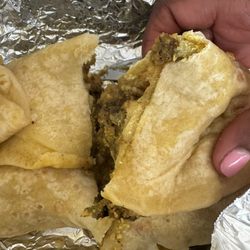 Cindy’s Roti & Local Food - Chicken roti