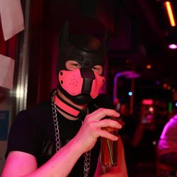 Die Mumu - Als Puppy an der Mumu a Kölsch trinke, (das Bild entstand im August) Für ein jeder "Maske auf, den Sicherheit geht vor!