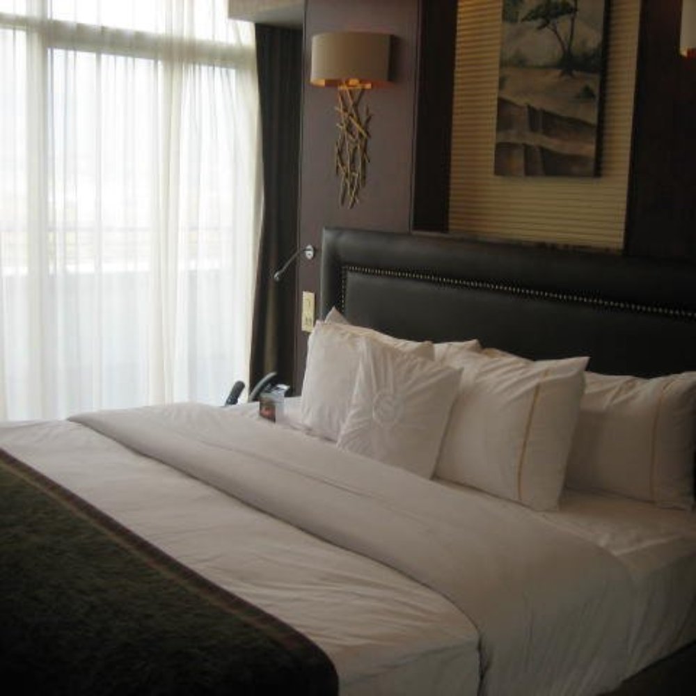 Sheraton - Bedroom - Hotels Near Me - Fota Island, Colorado