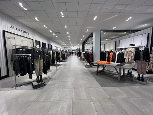 Bloomingdale's by null