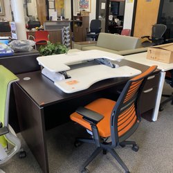 BT Express Liquidators - Steelcase think V2 and varidesk
