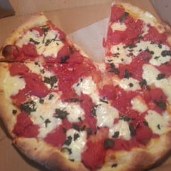 Romeos Pizza & Ristorante - Margarhita pizza