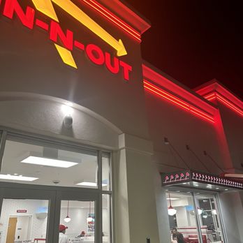 In-N-Out Burger - Outside - Fast Food Near Me - Hayward, California In-N-Out Burger - Outside - Fast Food Near Me - Hayward, California